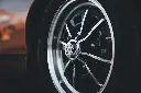 unsplash_6Yj_rFGU6VE_LLANTAS DE AUTO.webp